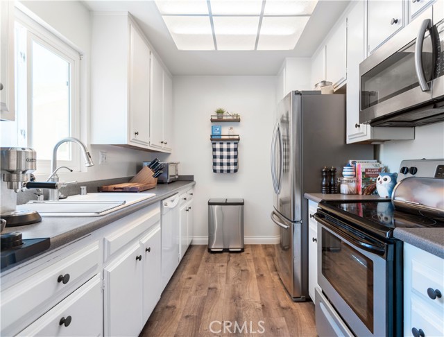 2604 Gates Avenue, Redondo Beach, California 90278, 3 Bedrooms Bedrooms, ,2 BathroomsBathrooms,Residential,Sold,Gates,SB21122281