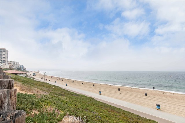 807 Lilienthal Lane, Redondo Beach, California 90278, 7 Bedrooms Bedrooms, ,4 BathroomsBathrooms,Residential,Sold,Lilienthal,SW19214805