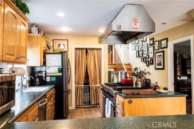 628 35th Street, Manhattan Beach, California 90266, 4 Bedrooms Bedrooms, ,2 BathroomsBathrooms,Residential,Sold,35th,SB19257457