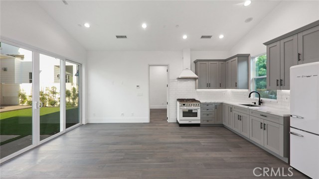 1020 Avenue A, Redondo Beach, California 90277, 6 Bedrooms Bedrooms, ,6 BathroomsBathrooms,Residential,Sold,Avenue A,PV20189738