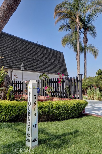 668 36th Street, Manhattan Beach, California 90266, 3 Bedrooms Bedrooms, ,2 BathroomsBathrooms,Residential,Sold,36th,SB20089393