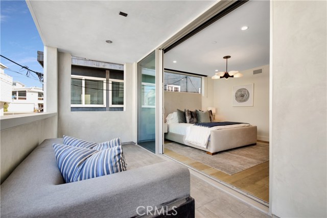 222 1st Place, Manhattan Beach, California 90266, 3 Bedrooms Bedrooms, ,3 BathroomsBathrooms,Residential,Sold,1st,SB19222616