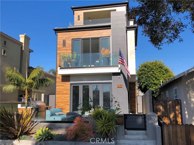 Photo of 317 8th Street, Huntington Beach, CA 92648