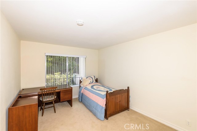 Guest bedroom downstairs.
