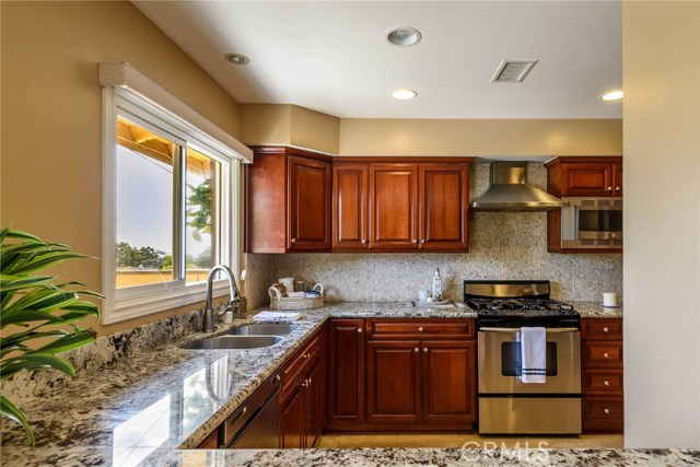 Lots of great Granite Counter and Storage Space!