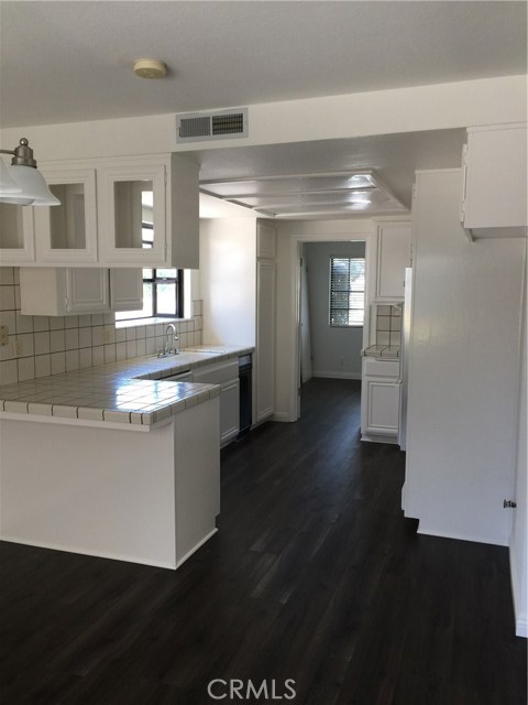 2404 Huntington Lane, Redondo Beach, California 90278, 3 Bedrooms Bedrooms, ,2 BathroomsBathrooms,Residential,Sold,Huntington Lane,SB18166287