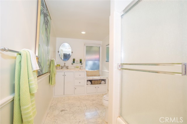 Main Bathroom-Hallway