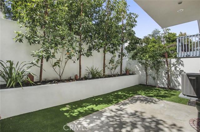 Beautifully Landscaped Backyard - Low Maintenance