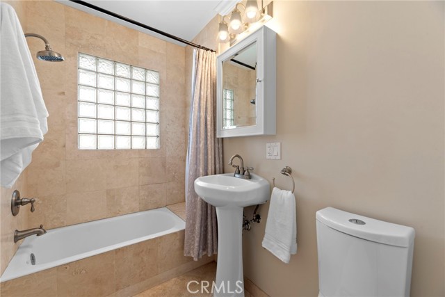 911 Emerald Street, Redondo Beach, California 90277, 2 Bedrooms Bedrooms, ,1 BathroomBathrooms,Residential,Sold,Emerald,SB21083100