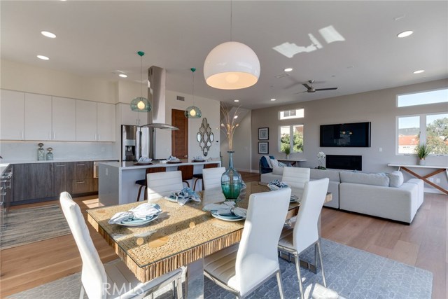 130 Prospect Avenue, Redondo Beach, California 90277, 4 Bedrooms Bedrooms, ,2 BathroomsBathrooms,Residential,Sold,Prospect,SB20026517