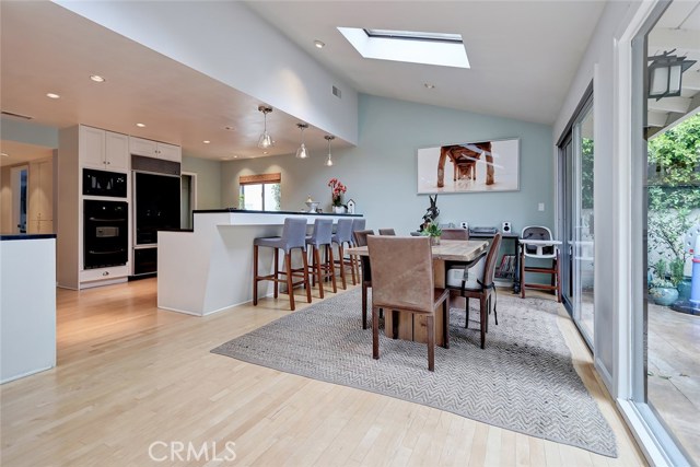 1212 Elm Avenue, Manhattan Beach, California 90266, 3 Bedrooms Bedrooms, ,2 BathroomsBathrooms,Residential,Sold,Elm,SB19051090