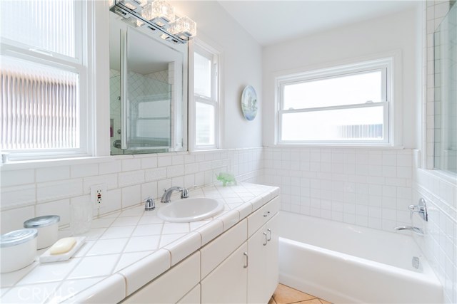 126 8th Street, Hermosa Beach, California 90254, 2 Bedrooms Bedrooms, ,2 BathroomsBathrooms,Residential,Sold,8th,SB18121226