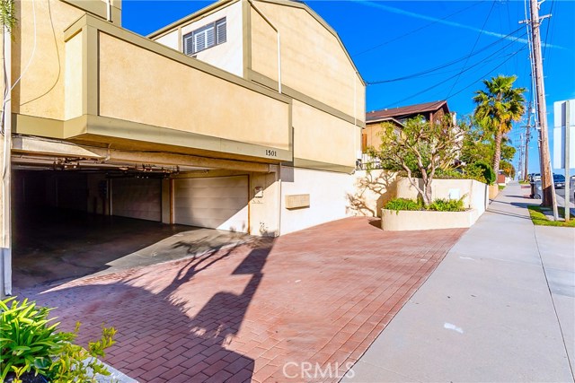 1501 Artesia Boulevard, Manhattan Beach, California 90266, 2 Bedrooms Bedrooms, ,2 BathroomsBathrooms,Residential,Sold,Artesia,SB19032892