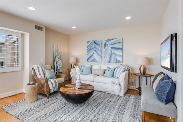 3020 Highland Avenue, Manhattan Beach, California 90266, 3 Bedrooms Bedrooms, ,4 BathroomsBathrooms,Residential,Sold,Highland,PV20123774