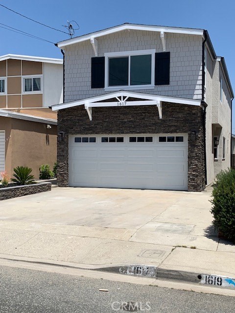 Front of house with view of front door entrance.