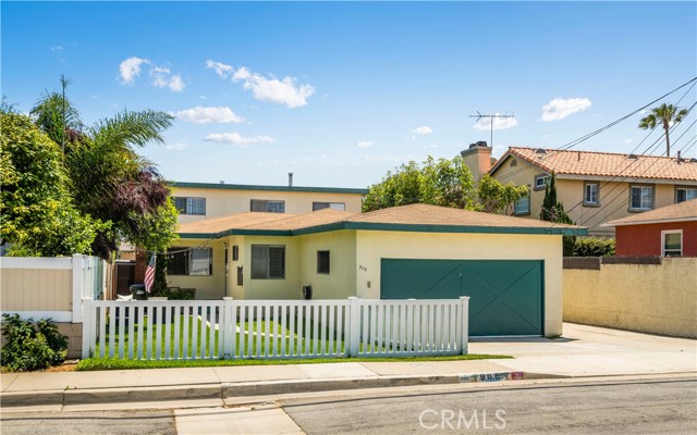 906 Harkness Lane, Redondo Beach, California 90278, ,Residential Income,Sold,Harkness,SB19178242