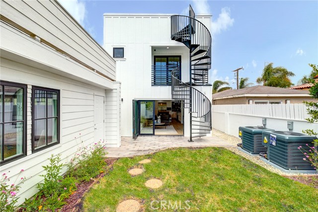 1218 6th Street, Hermosa Beach, California 90254, 4 Bedrooms Bedrooms, ,1 BathroomBathrooms,Residential,Sold,6th,SB18218680