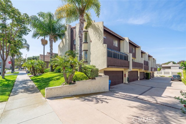 403 Elena Avenue, Redondo Beach, California 90277, 3 Bedrooms Bedrooms, ,2 BathroomsBathrooms,Residential,Sold,Elena,SB19198798