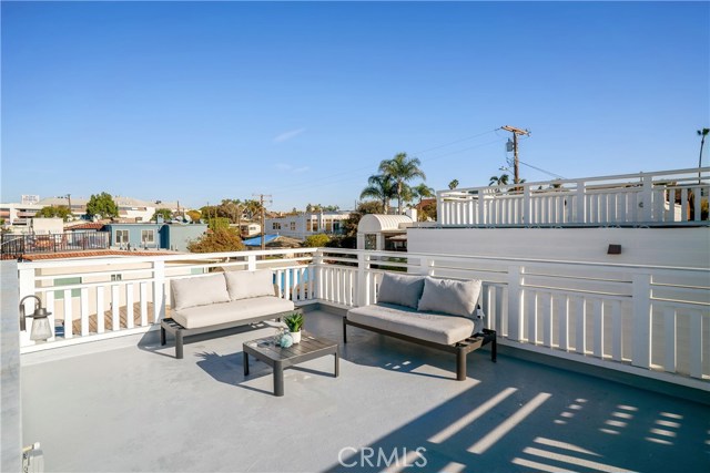 805 19th Street, Hermosa Beach, California 90254, 3 Bedrooms Bedrooms, ,2 BathroomsBathrooms,Residential,Sold,19th,SB18213012