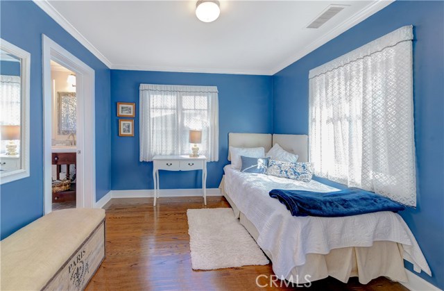 1146 18th Street, Manhattan Beach, California 90266, 4 Bedrooms Bedrooms, ,2 BathroomsBathrooms,Residential,Sold,18th,SB17065681