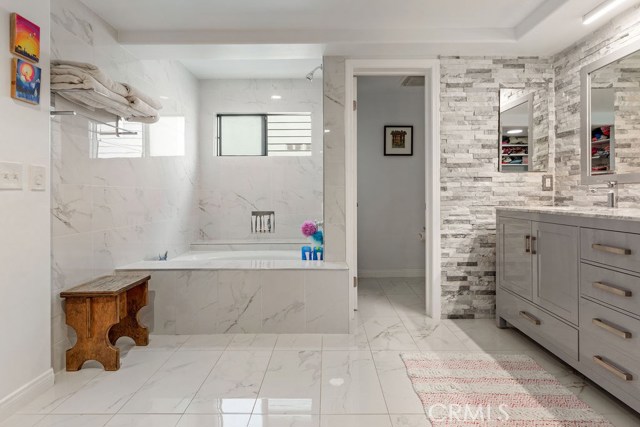 soaking tub/shower