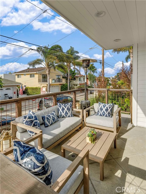 1218 6th Street, Hermosa Beach, California 90254, 4 Bedrooms Bedrooms, ,Residential,Sold,6th,PV21006502