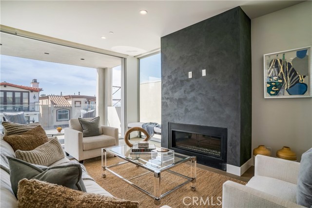 221 1st Street, Manhattan Beach, California 90266, 3 Bedrooms Bedrooms, ,3 BathroomsBathrooms,Residential,Sold,1st,SB19034815