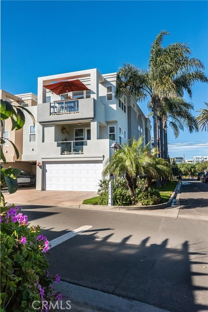 2301 Grandview Avenue, Manhattan Beach, California 90266, 3 Bedrooms Bedrooms, ,4 BathroomsBathrooms,Residential,Sold,Grandview,SB20027327