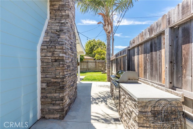 Built-In gas BBQ and Island