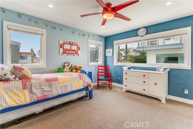 1074 7th Street, Hermosa Beach, California 90254, 4 Bedrooms Bedrooms, ,3 BathroomsBathrooms,Residential,Sold,7th,SB19068500