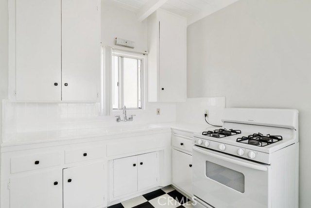 708 Loma Drive, Hermosa Beach, California 90254, 3 Bedrooms Bedrooms, ,2 BathroomsBathrooms,Residential,Sold,Loma,SB18168887