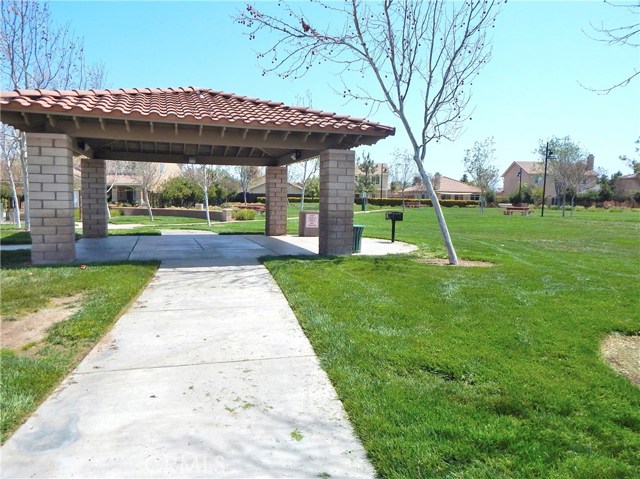 There is also a community park at the end of the street with playground for kids, lots of grass, bbq and covered area