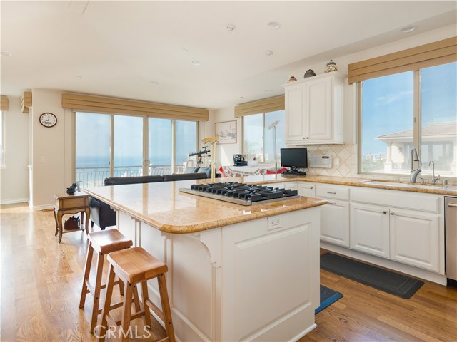 300 28th Street, Manhattan Beach, California 90266, 3 Bedrooms Bedrooms, ,3 BathroomsBathrooms,Residential,Sold,28th,SB20234864