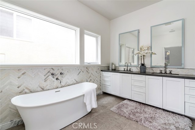 1121 Manhattan Ave, Hermosa Beach, California 90254, 4 Bedrooms Bedrooms, ,2 BathroomsBathrooms,Residential,Sold,Manhattan Ave,SB18116434