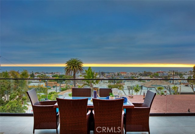 945 7th Street, Hermosa Beach, California 90254, 4 Bedrooms Bedrooms, ,3 BathroomsBathrooms,Residential,Sold,7th,SB19140226