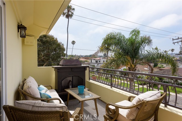203 Avenue E, Redondo Beach, California 90277, 3 Bedrooms Bedrooms, ,2 BathroomsBathrooms,Residential,Sold,Avenue E,SB17173382