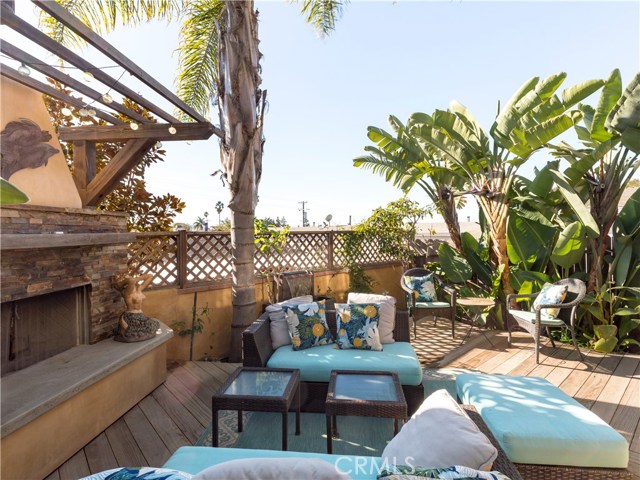 1158 8th Street, Hermosa Beach, California 90254, 3 Bedrooms Bedrooms, ,1 BathroomBathrooms,Residential,Sold,8th,SB20088189