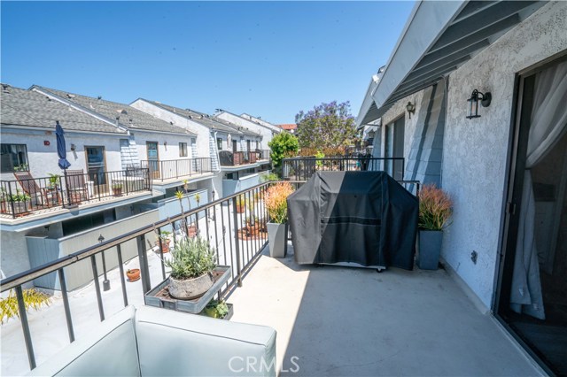 222 Irena Avenue, Redondo Beach, California 90277, 2 Bedrooms Bedrooms, ,2 BathroomsBathrooms,Residential,Sold,Irena,WS20097844
