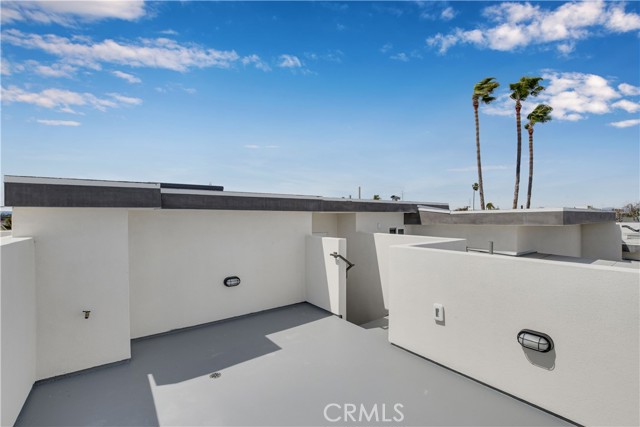 ROOFTOP DECK 3