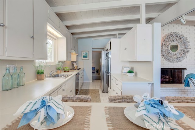 736 13th, Manhattan Beach, California 90266, 4 Bedrooms Bedrooms, ,3 BathroomsBathrooms,Residential,Sold,13th,SB19074833