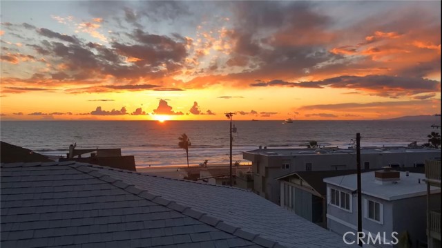200 38th Street, Manhattan Beach, California 90266, 3 Bedrooms Bedrooms, ,4 BathroomsBathrooms,Residential,Sold,38th,PW21027936