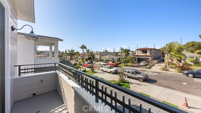 1020 Avenue A, Redondo Beach, California 90277, 6 Bedrooms Bedrooms, ,6 BathroomsBathrooms,Residential,Sold,Avenue A,PV20189738
