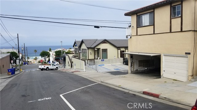 217 11th Street, Manhattan Beach, California 90266, ,Residential Income,Sold,11th,SB18064176