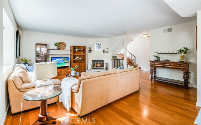 1427 12th Street, Manhattan Beach, California 90266, 2 Bedrooms Bedrooms, ,3 BathroomsBathrooms,Residential,Sold,12th,SB21102526