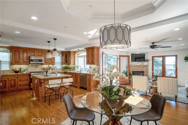 Open Floor Plan with Kitchen open to Dining.  Both Round and Rectangular Table Fits.