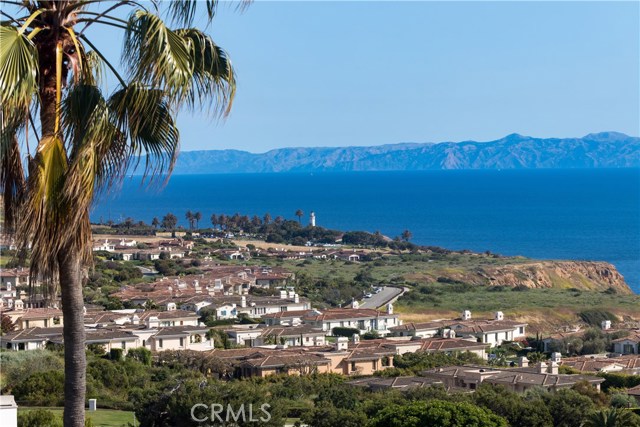 Spectacular view of Pt Vicente Lighthouse and Catalina Island