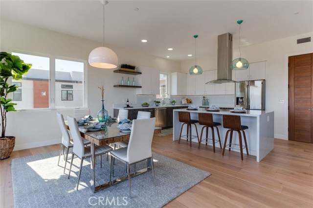 130 Prospect Avenue, Redondo Beach, California 90277, 4 Bedrooms Bedrooms, ,2 BathroomsBathrooms,Residential,Sold,Prospect,SB20026517