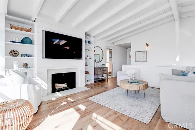 1617 Raymond Avenue, Hermosa Beach, California 90254, 3 Bedrooms Bedrooms, ,2 BathroomsBathrooms,Residential,Sold,Raymond,SB20048539