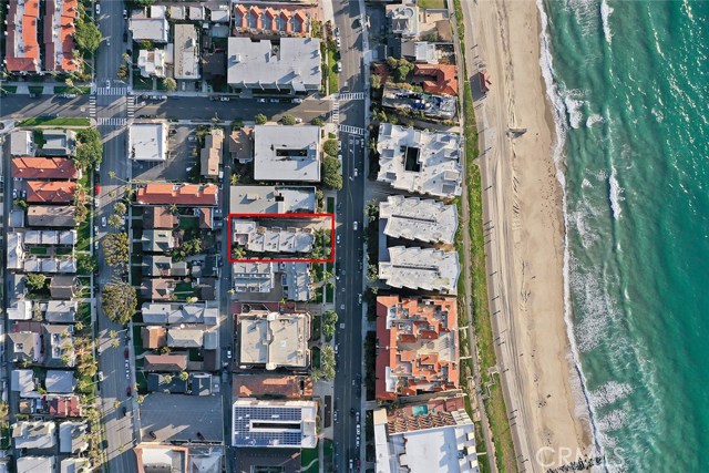 A+ location with ideal walkability to beach, Redondo Pier, Veteran's Park and shops & restaurants in the nearby Riviera Village