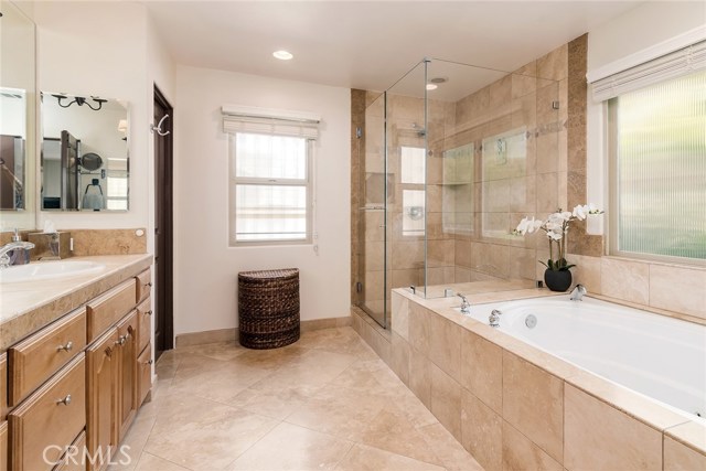 204 Irena Avenue, Redondo Beach, California 90277, 3 Bedrooms Bedrooms, ,2 BathroomsBathrooms,Residential,Sold,Irena,SB19198333